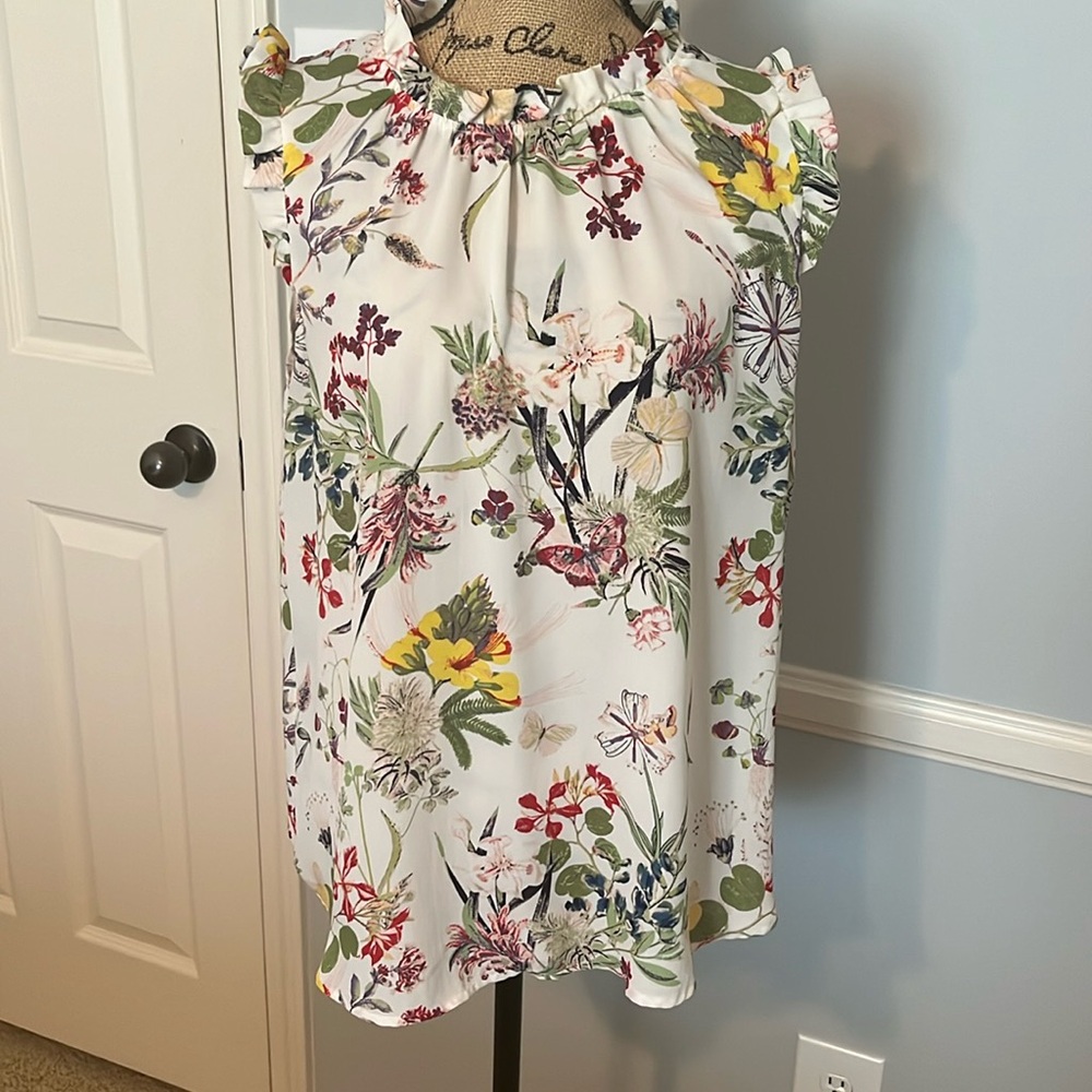 Sweet ruffled blouse